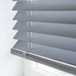 پرده کرکره چوبی به رنگ طوسی