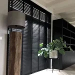 پرده کرکره چوبی به رنگ مشکی