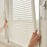 کرکره پشت دری