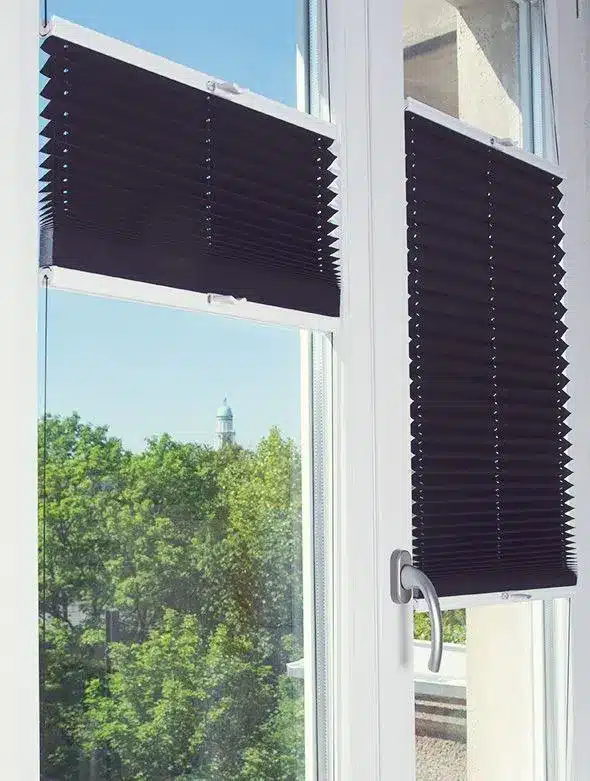 پرده پلیسه از انواع جدید پرده پشت دری