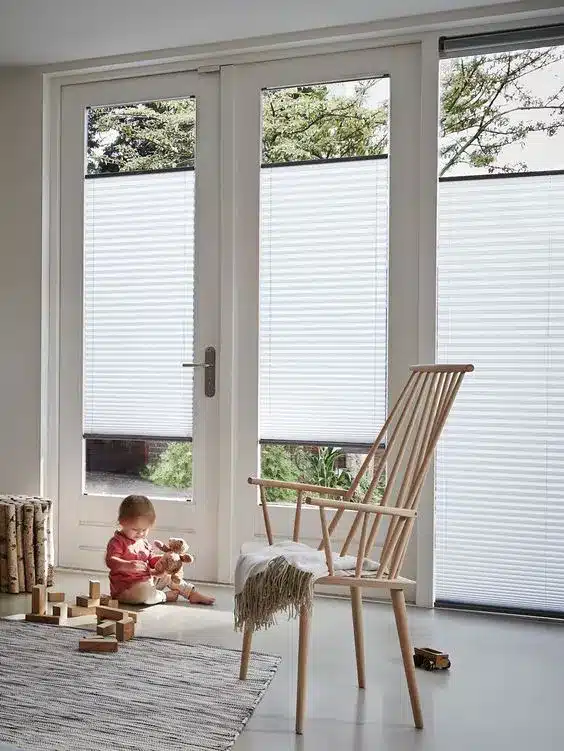 پرده پلیسه از انواع جدیدترین پرده های پشت دری