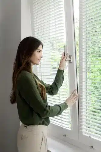 پرده کرکره ای پشت دری جدید