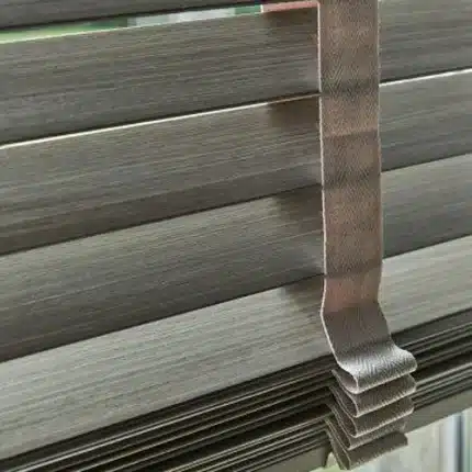 پرده کرکره چوبی دارای نوار پهن